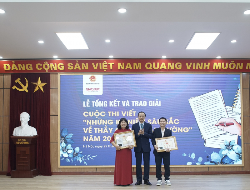 Trao giải cuộc thi viết Những kỷ niệm sâu sắc về thầy cô và mái trường