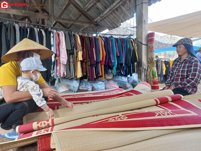 Nét độc đáo của phiên chợ quê hàng trăm năm tuổi