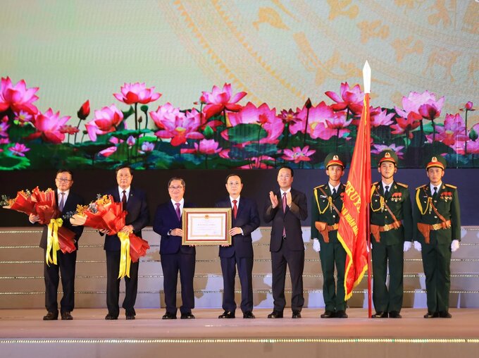 Ảnh: Lễ kỷ niệm 20 năm thành lập TP. Cần Thơ trực thuộc Trung ương