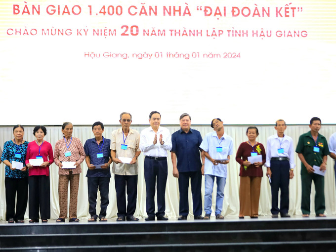 Bàn giao 1.400 căn nhà đại đoàn kết cho gia đình chính sách, khó khăn tại Hậu Giang