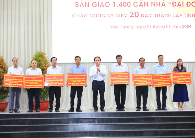 Bàn giao 1.400 căn nhà đại đoàn kết cho gia đình chính sách, khó khăn tại Hậu Giang