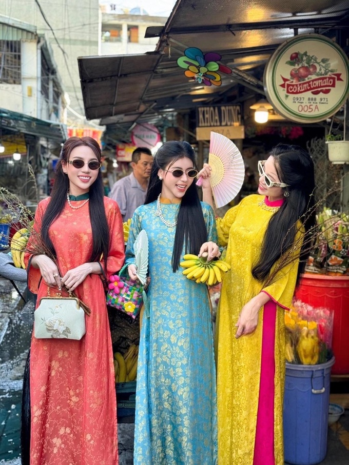 Mẫu áo dài phong cách cô ba Sài Gòn đang gây bão có gì đặc sắc?