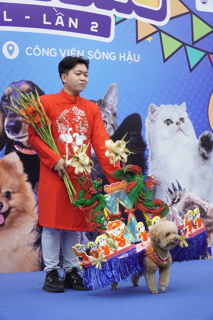 Lần đầu có show trình diễn thời trang dành cho... bé pet