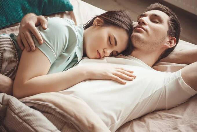 Vì sao quan hệ tình dục giúp ngủ ngon hơn?