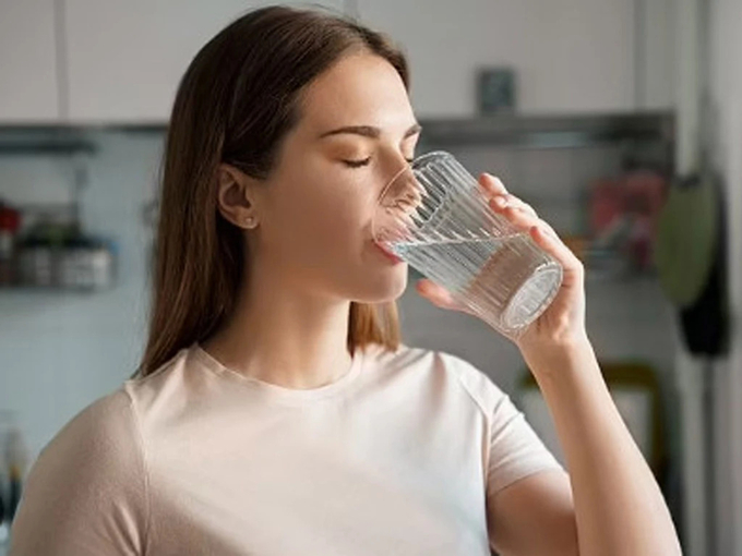 3 bất thường sau khi uống nước cảnh báo vấn đề sức khỏe