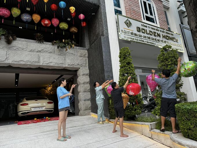 Thăm cơ ngơi của sao Việt cận Tết: Đàm Thu Trang tỉ mỉ từng chút cho biệt thự triệu đô