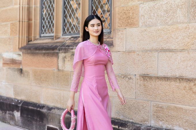 Nghệ sĩ Việt diện áo dài đón Tết: Đỗ Hà nền nã, nổi nhất là Thanh Hằng