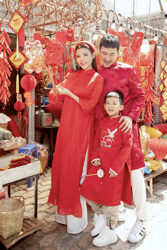 Thuý Diễm, Lương Thế Thành cùng con trai du xuân Giáp Thìn 2024