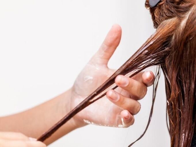 Tips chăm sóc tóc tẩy nhuộm luôn mềm mượt xuyên Tết