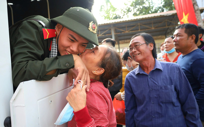 240 thanh niên Tây Đô lên đường nhập ngũ