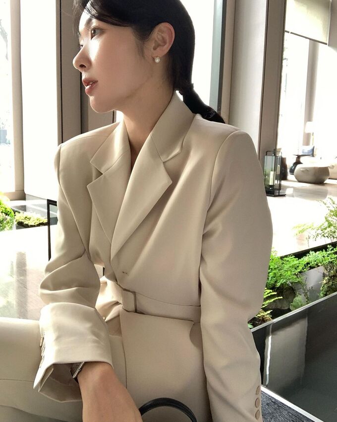 Kiểu blazer có thể diện đẹp từ Xuân sang Hè, vừa thanh lịch vừa tôn dáng