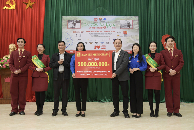 Bảo Tín Minh Châu trao tặng 200 triệu đồng cho người nghèo Cao Bằng