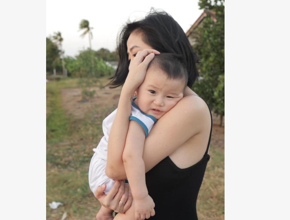 Liêu Hà Trinh kể lại lần sinh nở đau đớn 12 tiếng, suýt ảnh hưởng tính mạng