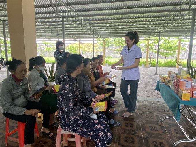 Chăm sóc SKSSS/KHHGĐ cho người dân vùng đông dân cư ở Quảng Bình