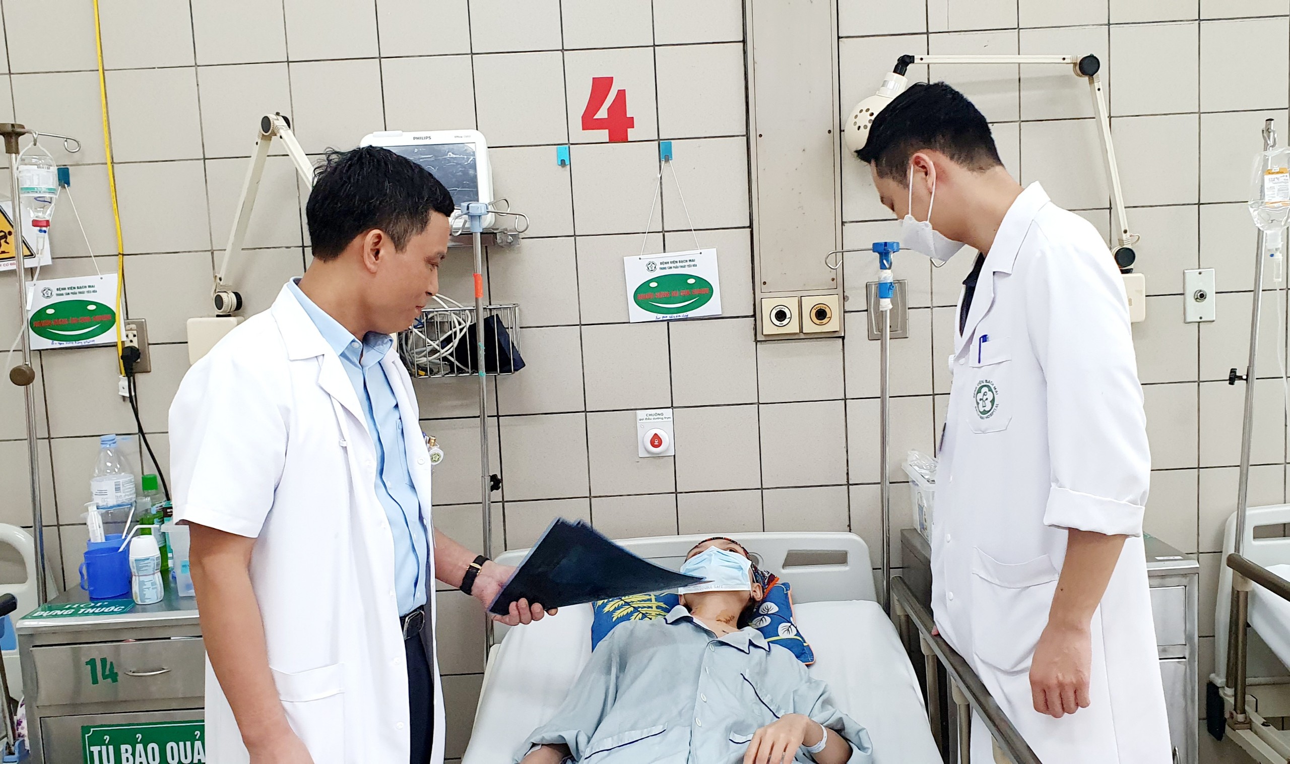 Cô gái Lào hồi sinh trên giường bệnh viện Bạch Mai