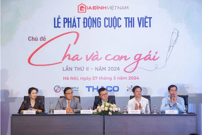 Phát hành sách “Cha và con gái”: Cuốn cẩm nang nuôi dưỡng tình cảm gia đình