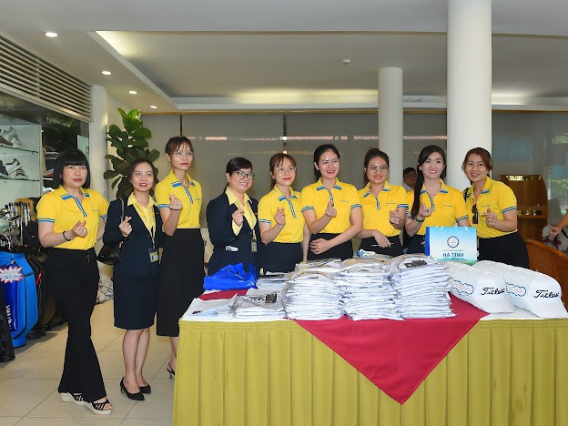 Gần 150 golfer Hà Tĩnh đấu giá 2 vật phẩm hơn 350 triệu đồng gây Quỹ Tấm lòng Vàng