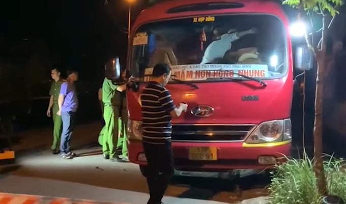 Vụ cháu bé 5 tuổi tử vong trên xe đưa đón ở Thái Bình: Khởi tố thêm lái xe và 2 giáo viên
