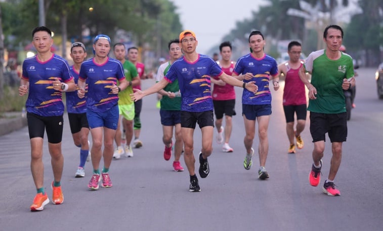 giai-marathon-hanh-trinh-ve-lang-sen-2024-nhieu-giai-thuong-hap-dan-cho-nha-bao-phong-vien-du-giai-105015428