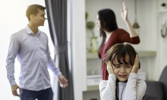 5 hành vi làm hư con cái, nguy hại khi thường xuyên thấy bố say rượu