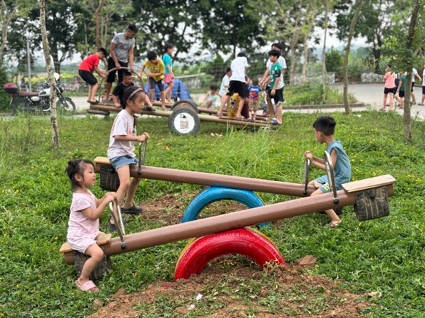 Mang sân chơi mùa hè đến với trẻ em ngoại thành Hà Nội