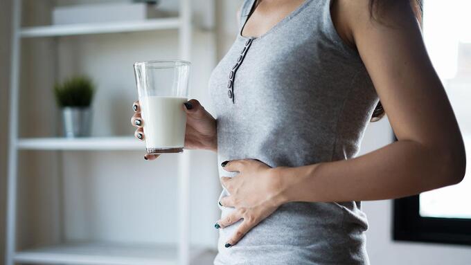 Uống sữa gây trào ngược dạ dày không, xử lý thế nào?