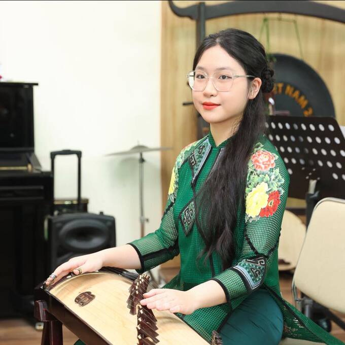 Con gái Trọng Tấn: Đẹp tựa trăng rằm, đạt điểm cao nhất Nhạc viện Hà Nội