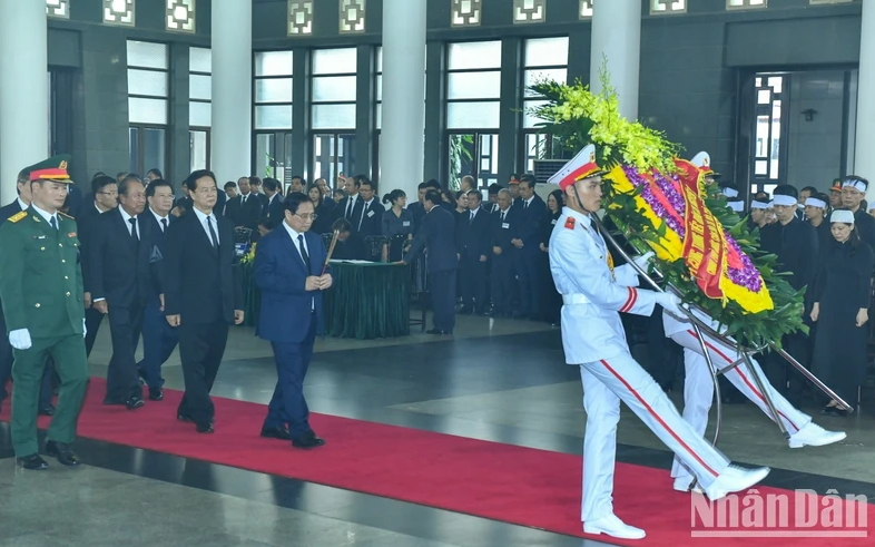 Hàng nghìn đoàn của lãnh đạo các cấp và nhân dân cả nước, kiều bào và bạn bè quốc tế viếng Tổng Bí thư