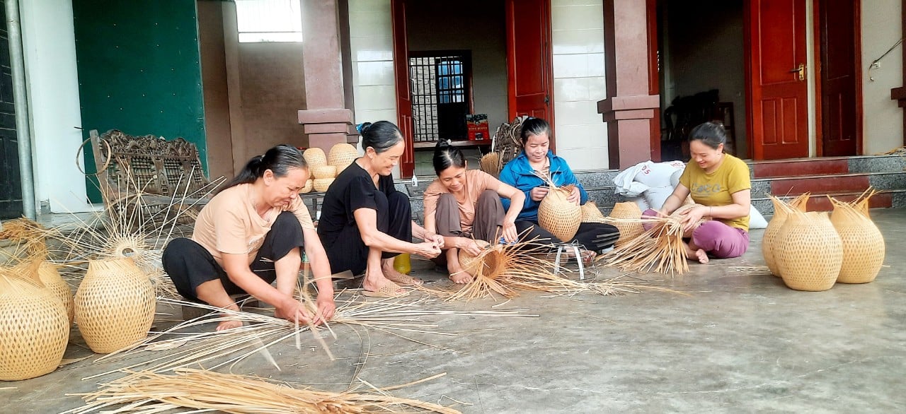 Thoát nghèo nhờ nghề mây tre đan xuất khẩu