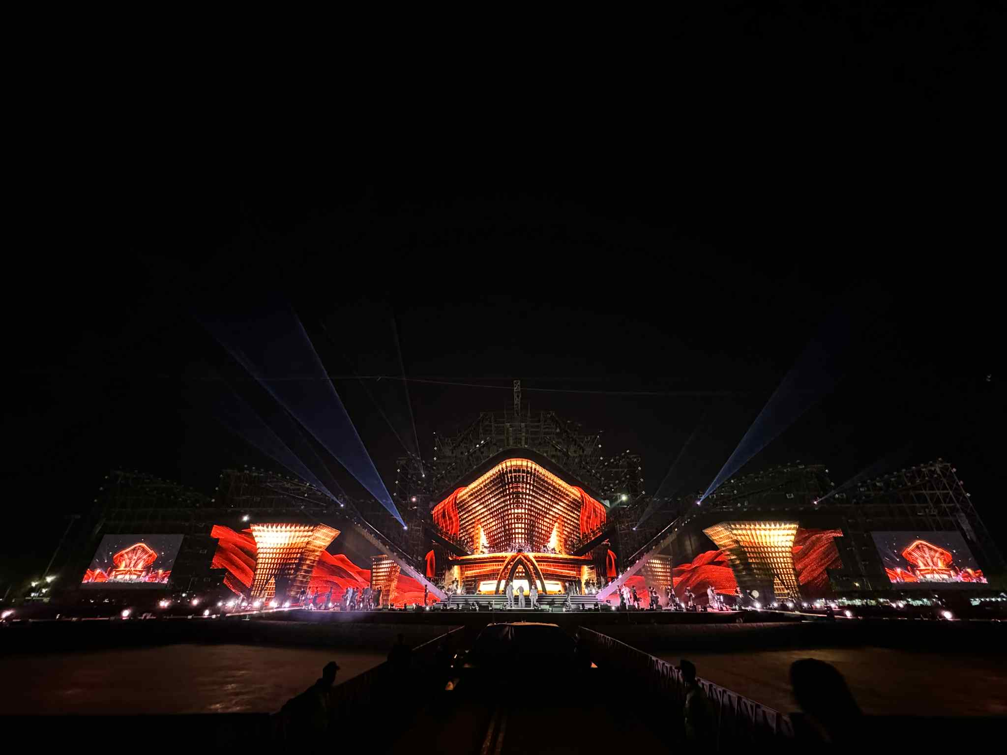 V Concert - Rạng rỡ Việt Nam: Dàn nghệ sĩ sẵn sàng 'bùng cháy' trước giờ G - Ảnh 13.