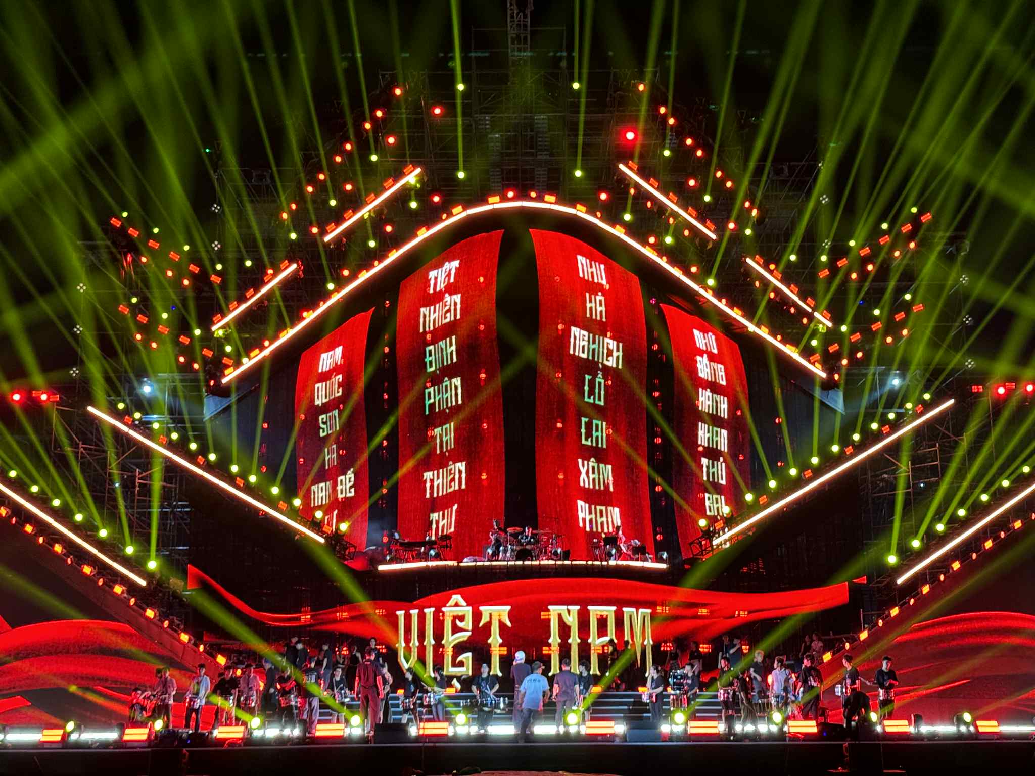V Concert - Rạng rỡ Việt Nam: Dàn nghệ sĩ sẵn sàng 'bùng cháy' trước giờ G - Ảnh 14.