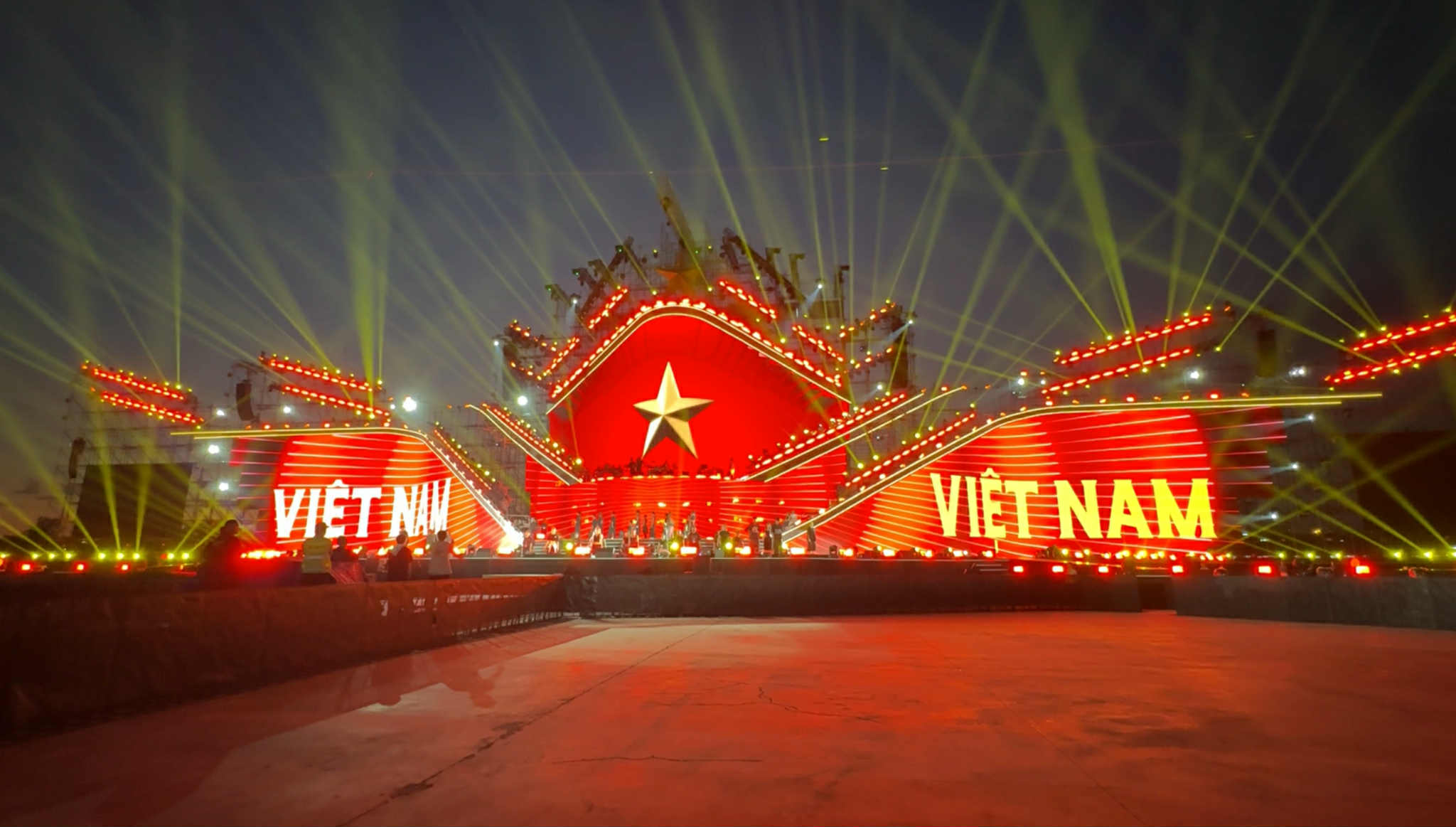 V Concert - Rạng rỡ Việt Nam: Dàn nghệ sĩ sẵn sàng 'bùng cháy' trước giờ G - Ảnh 15.
