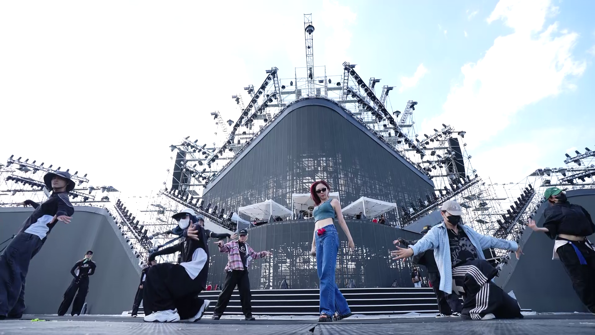 V Concert - Rạng rỡ Việt Nam: Dàn nghệ sĩ sẵn sàng 'bùng cháy' trước giờ G - Ảnh 6.