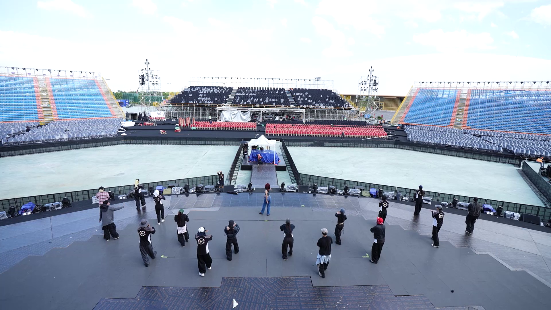 V Concert - Rạng rỡ Việt Nam: Dàn nghệ sĩ sẵn sàng 'bùng cháy' trước giờ G - Ảnh 7.
