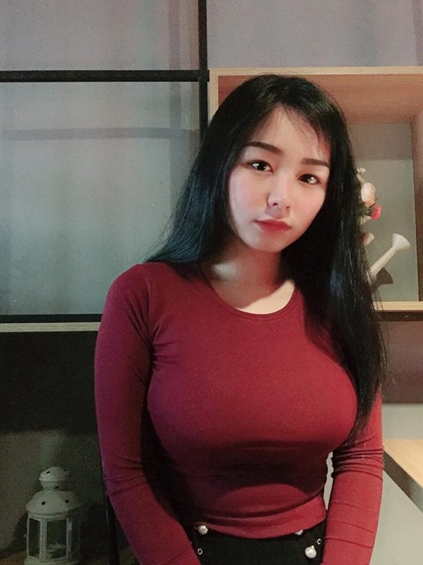 Xuất Hiện Hotgirl 17 Tuổi Ngực Khủng áp đảo Nữ Sinh Hải Dương