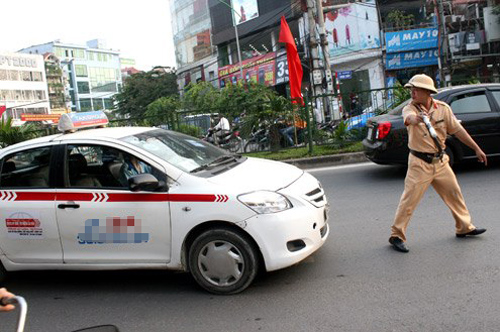 ha-noi-lap-camera-phat-nguoi-o-ben-xe-benh-vien-giadinhonline.vn 2