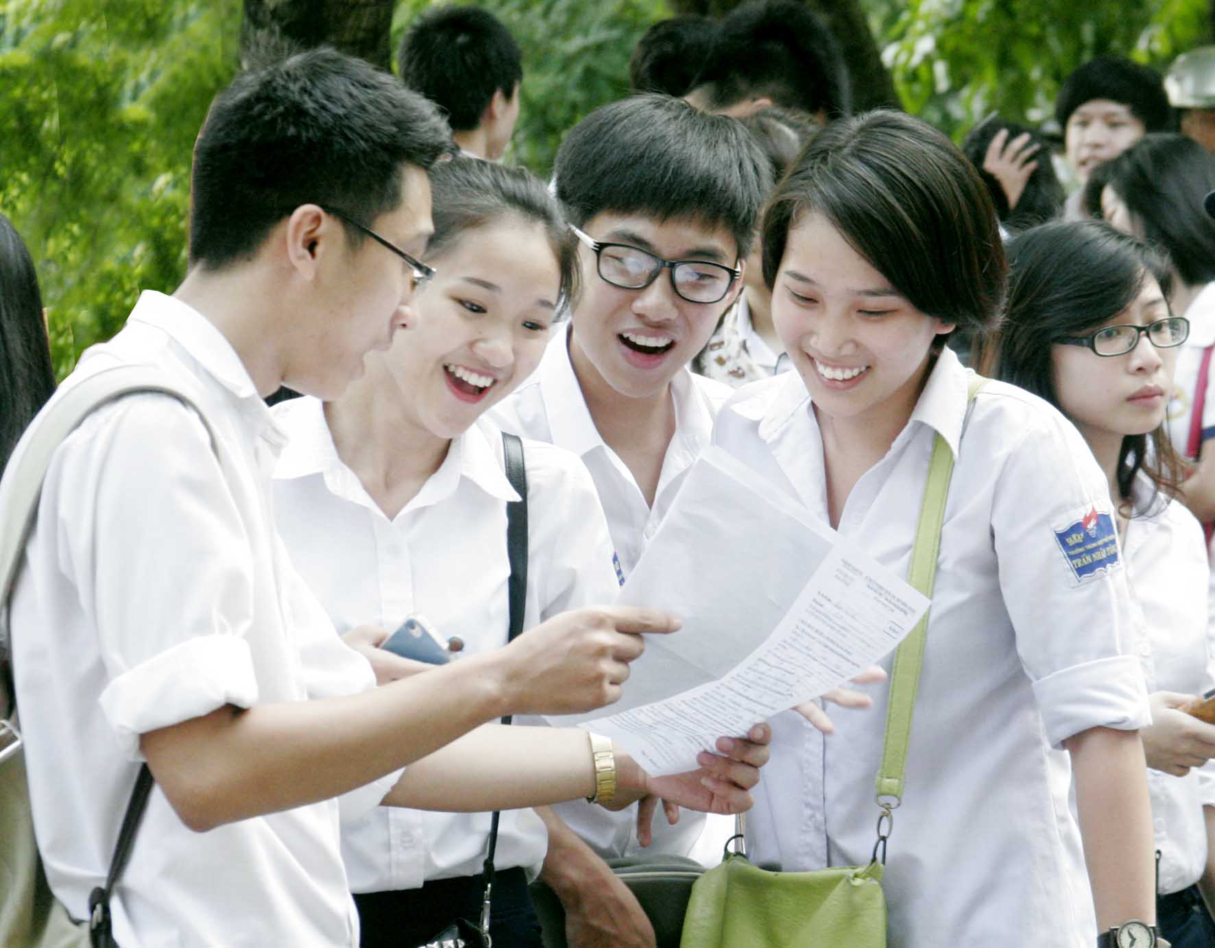 ky-thi-dai-học-dọt-2-nam-2014-thi-sinh-cap-nhat-thong-tin-bien-dao-giadinhonline.vn 1