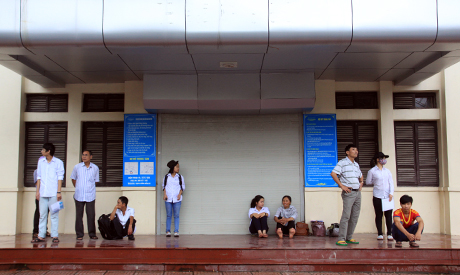 thi-dai-hoc-dot-2-2014-tren-739000-thi-sinh-lam-thu-tuc-du-thi-giadinhonline.vn 2