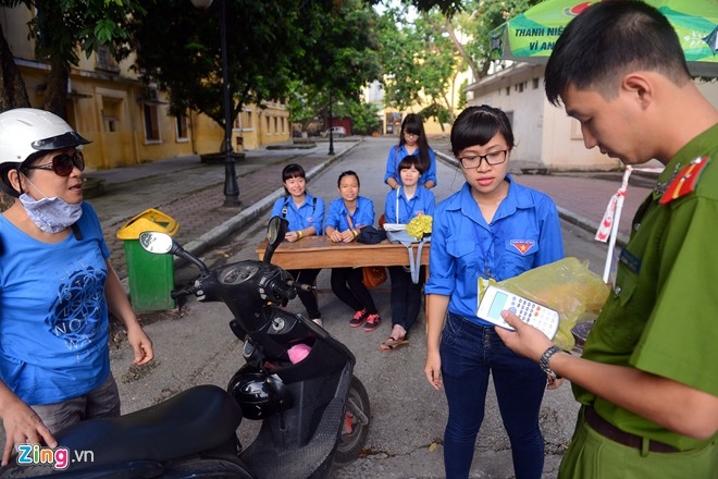 thi-dai-hoc-dot-2-2014-hang-loat-thi-sinh-ta-hoa-vi-nham-toan-thanh-van-giadinhonline.vn 9