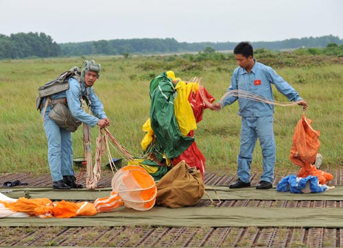 chum-anh-su-nguy-hiem-cua-linh-nhay-du-giadinhonline.vn 15