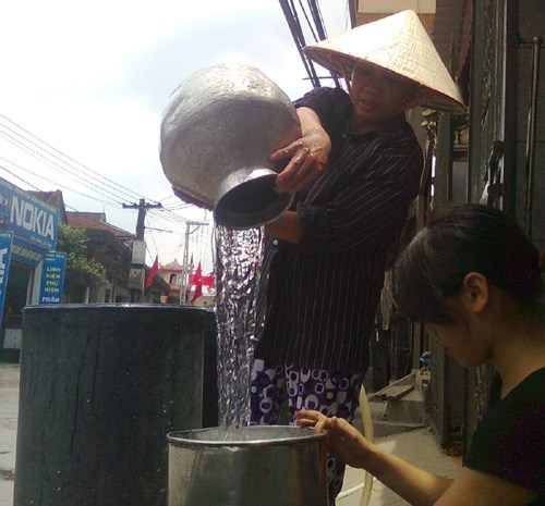 dung-ruou-trong-sam-oto-de-tu-luu-linh-that-kinh-bo-nhau-giadinhonline.vn 6