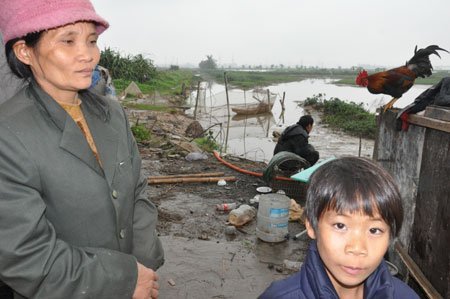 hoan-canh-ngat-ngheo-cua-gia-dinh-dong-con-nhat-ha-noi-giadinhonline.vn 1