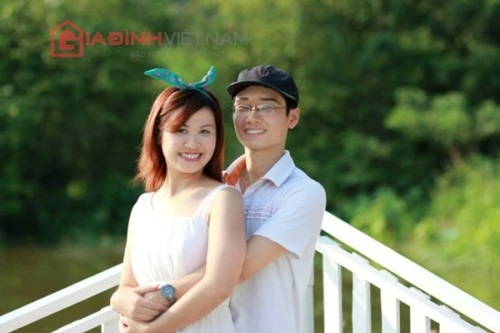 hanh-phuc-cua-em-la-co-anh-ke-ben-giadinhonline.vn 1