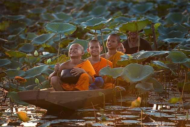 hinh-anh-tre-em-khap-the-gioi-choi-dua-hanh-phuc-2--giadinhonline.vn 2