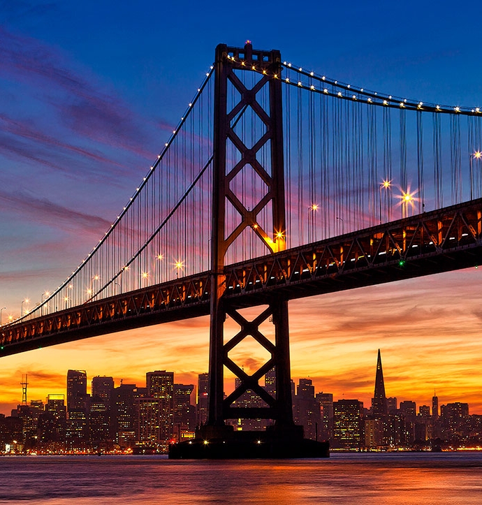 Cảnh hoàng hôn tại San Francisco là một trong những hình ảnh vô cùng tuyệt đẹp và nổi tiếng. Hãy xem bức hình này để cảm nhận cái đẹp đến từ bầu trời rực rỡ sắc màu và khung cảnh tuyệt đẹp của thành phố San Francisco.