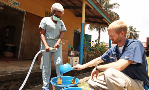my-da-co-vu-khi-chong-lai-virus-ebola--giadinhonline.vn 1