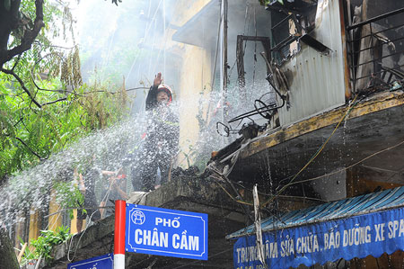 chay-du-doi-gan-benh-vien-viet-duc-giadinhonline.vn 5