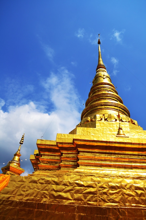 8-ngoi-chua-vang-dep-nhat-dong-nam-a-giadinhonline.vn 8