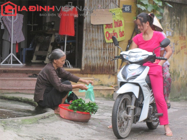 cu-ba-u80-ban-rau-7-con-khong-ai-nuoi-noi-me-giadinhonline.vn 5