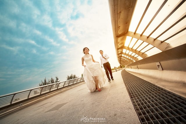 Bạn đang tìm kiếm một dịch vụ chụp ảnh cưới giá rẻ tại Sài Gòn? Hãy đến với chúng tôi! Chúng tôi đem đến cho bạn những bức ảnh cưới tuyệt đẹp và độc đáo nhất với chi phí hợp lý nhất. Hãy để chúng tôi giúp bạn ghi lại những khoảnh khắc đáng nhớ trong ngày cưới của mình.